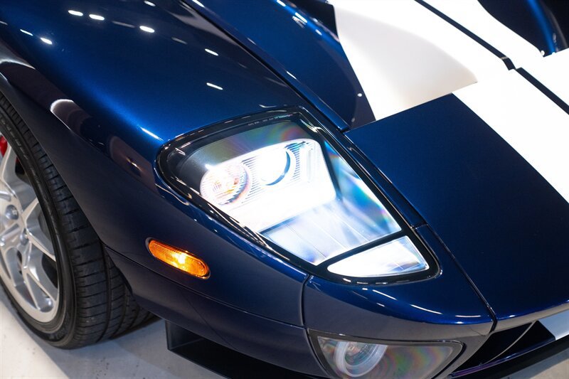 Used 2006 Ford GT RWD image 17
