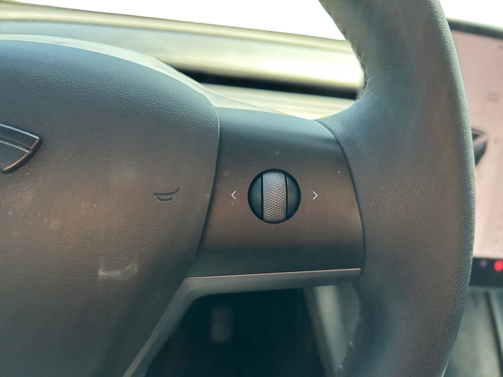Used 2023 Tesla Model Y Long Range AWD/4WD image 21