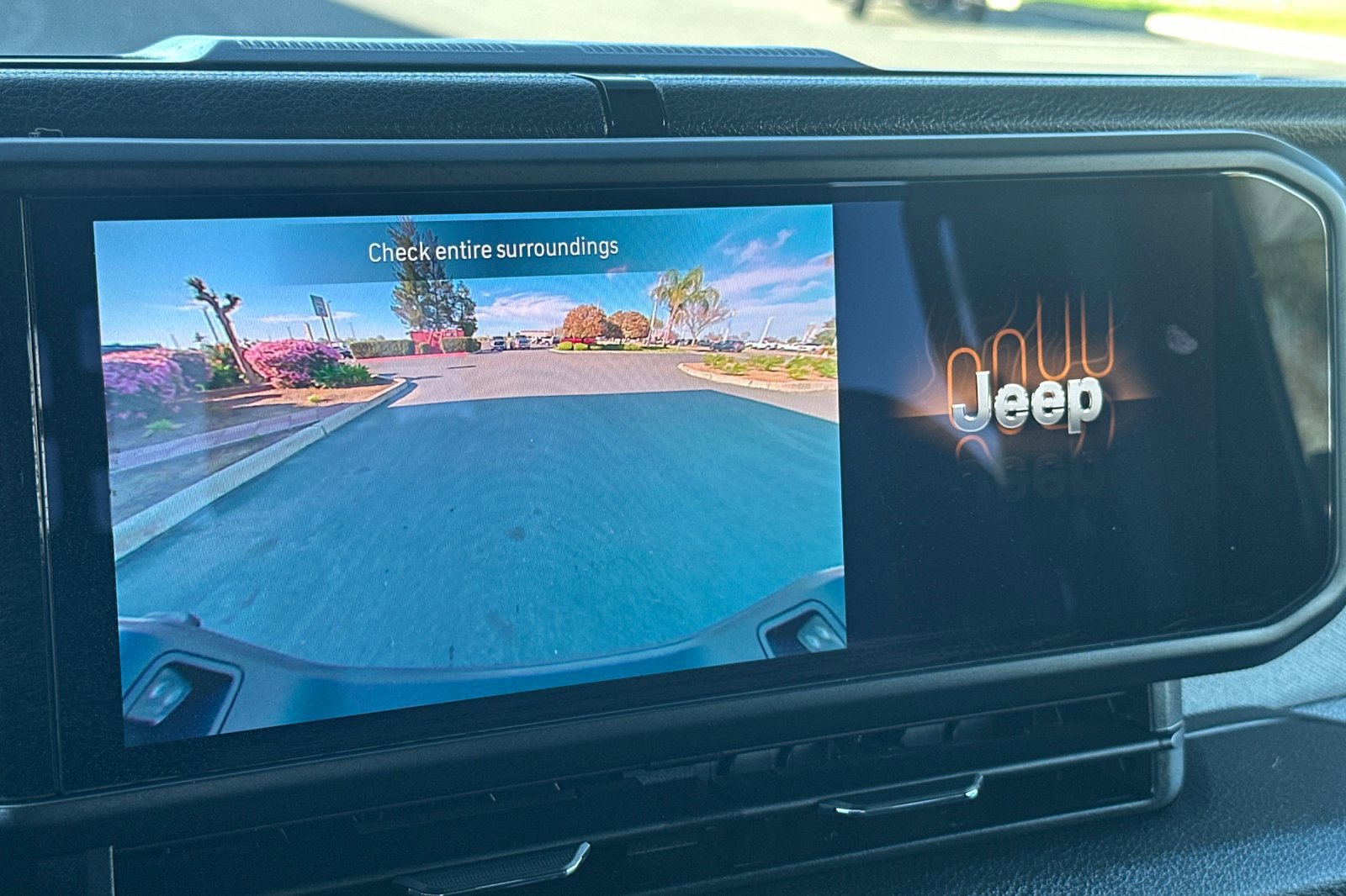 New 2025 Jeep Gladiator Nighthawk image 15