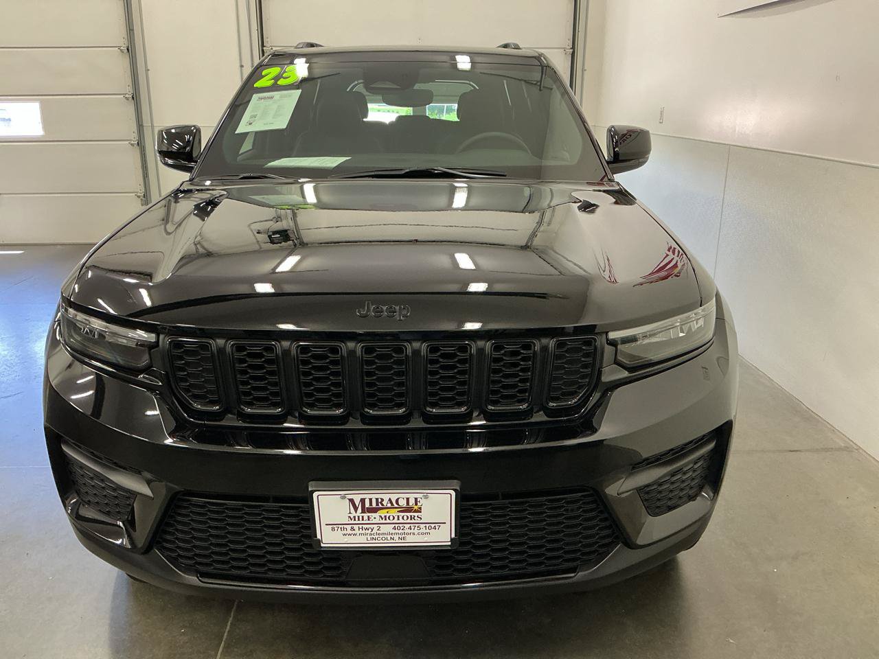 Used 2023 Jeep Grand Cherokee Altitude AWD/4WD image 8