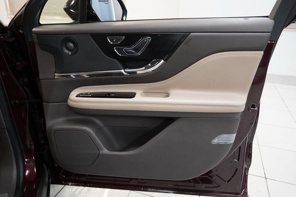 Used 2020 Lincoln Corsair Reserve w/ Elements Package image 28