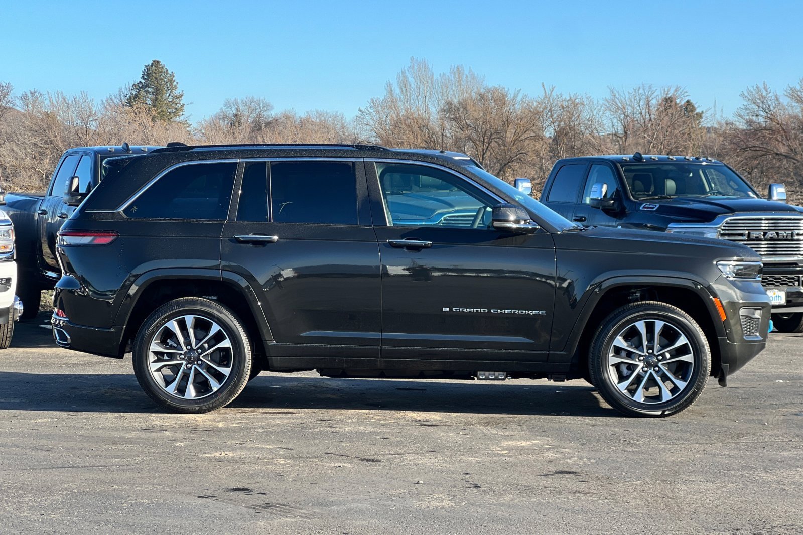 New 2024 Jeep Grand Cherokee Overland w/ Luxury Tech Group IV image 3