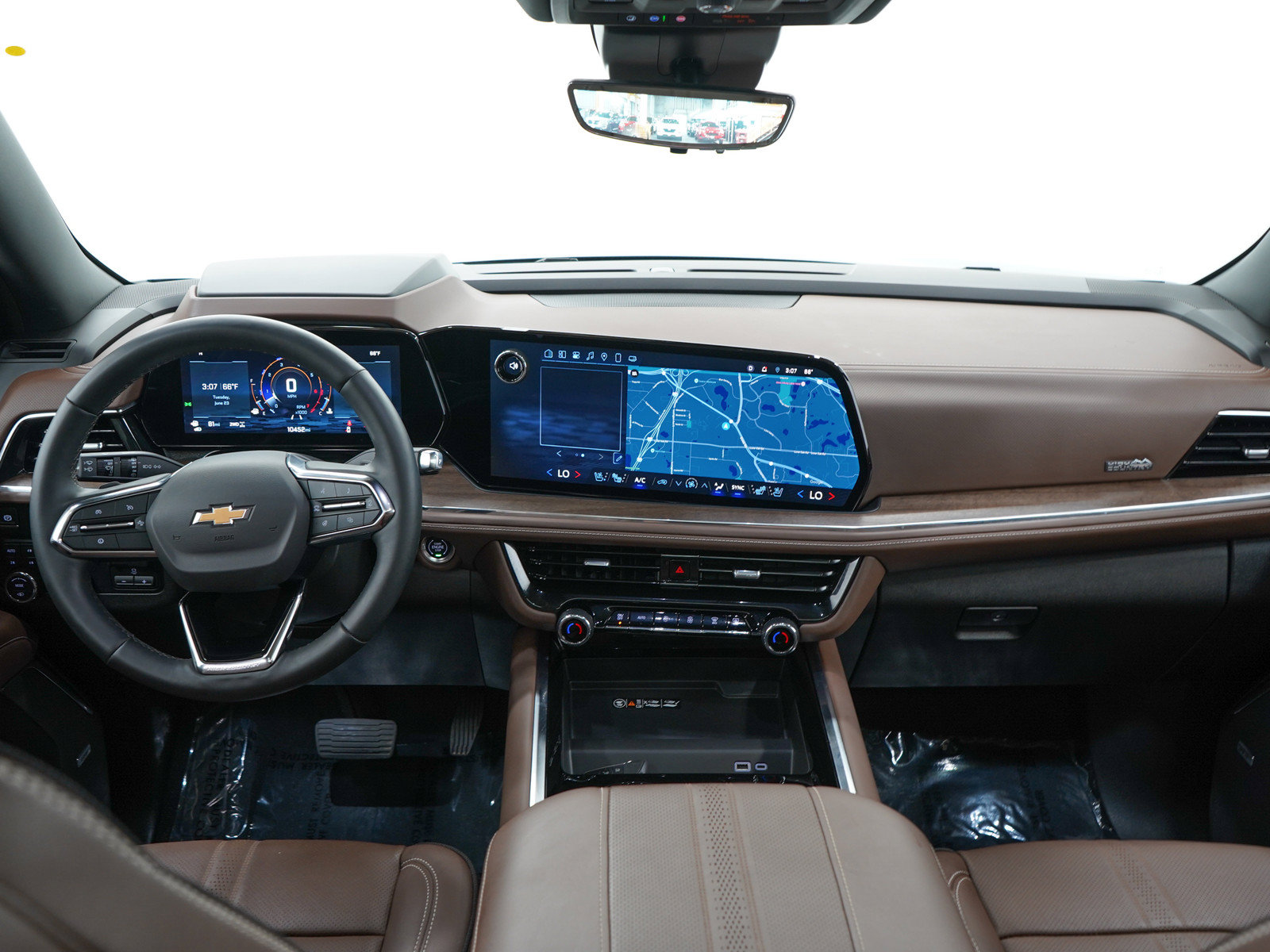 Used 2025 Chevrolet Tahoe High Country AWD/4WD image 18