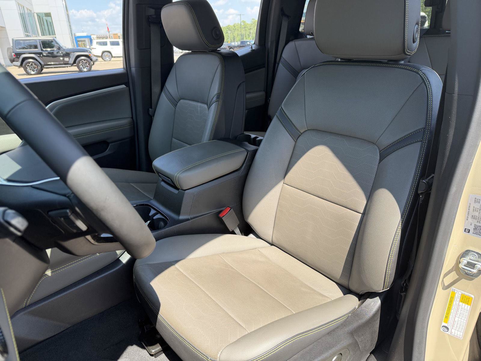 Used 2023 Chevrolet Colorado ZR2 w/ ZR2 Convenience Package III AWD/4WD image 16