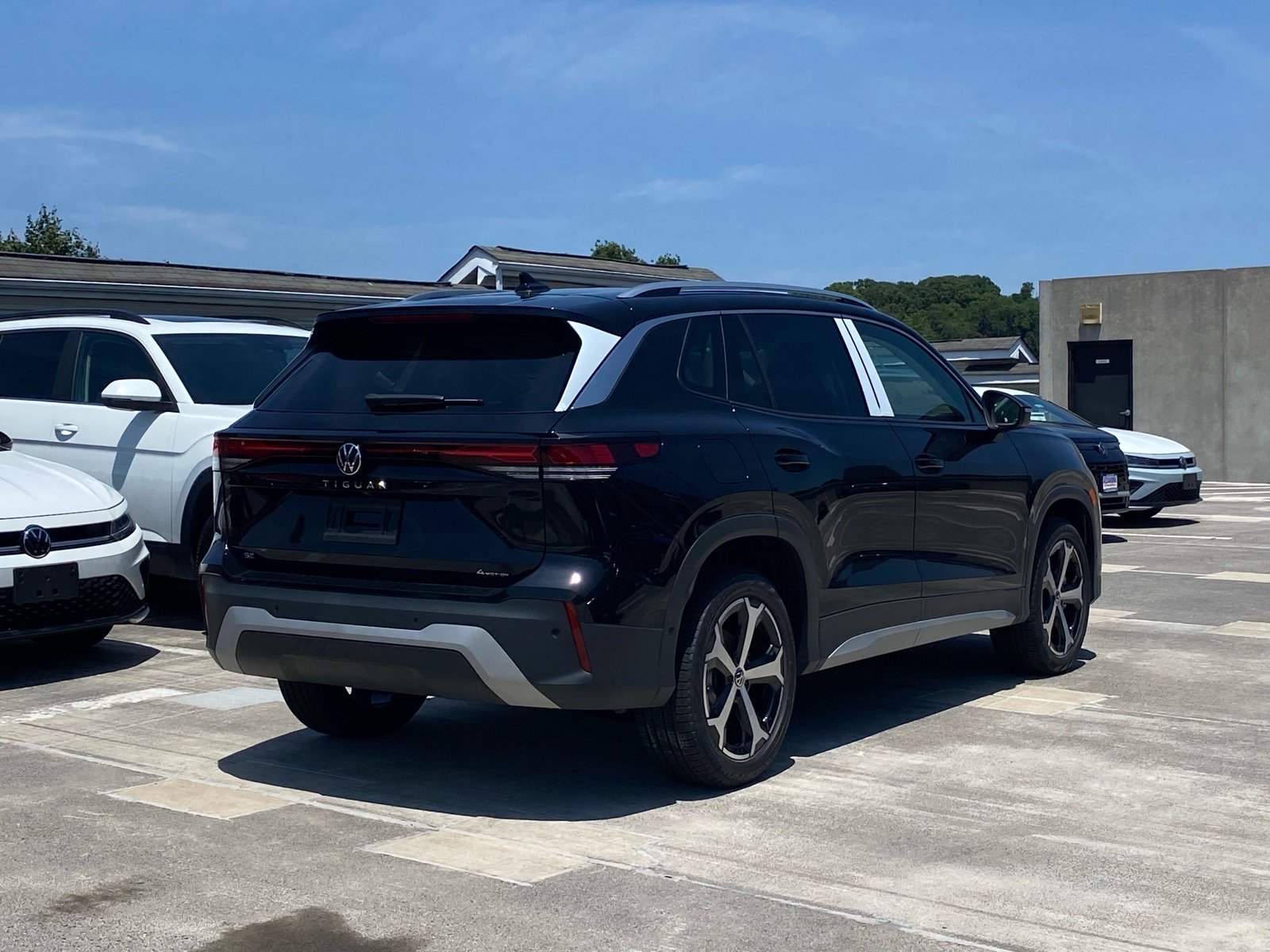 New 2026 Volkswagen Tiguan SE AWD/4WD image 3
