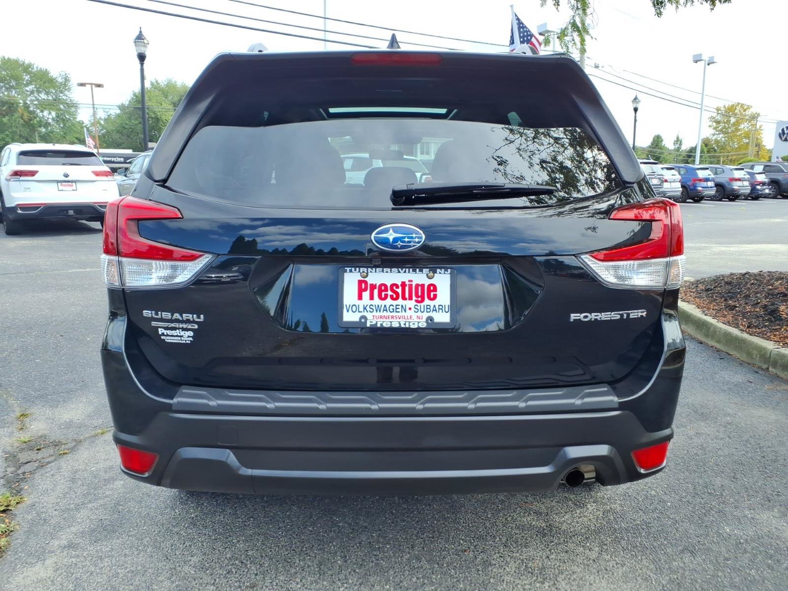 Used 2023 Subaru Forester Premium AWD/4WD image 3