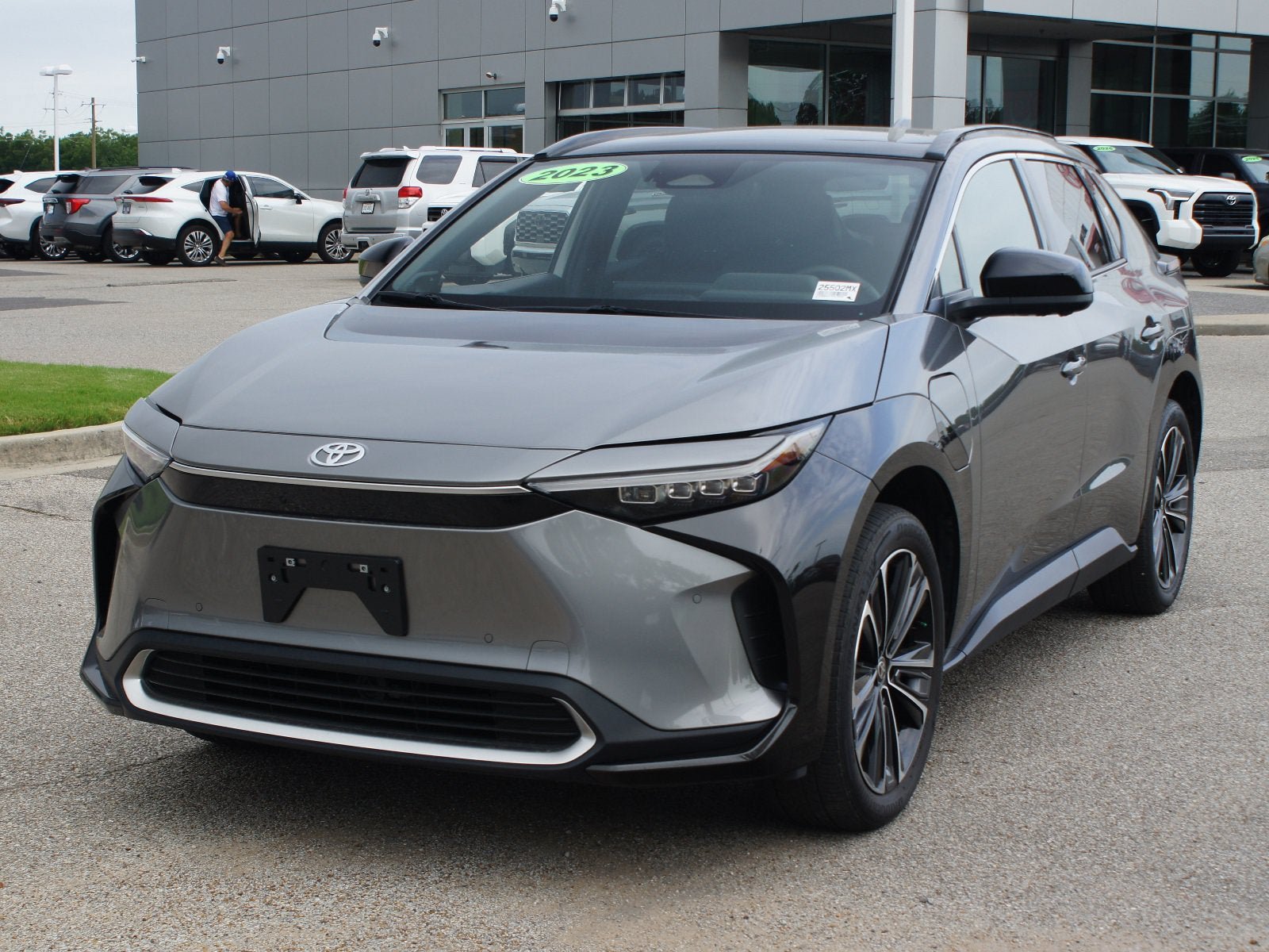 Used 2023 Toyota bZ4X AWD image 2