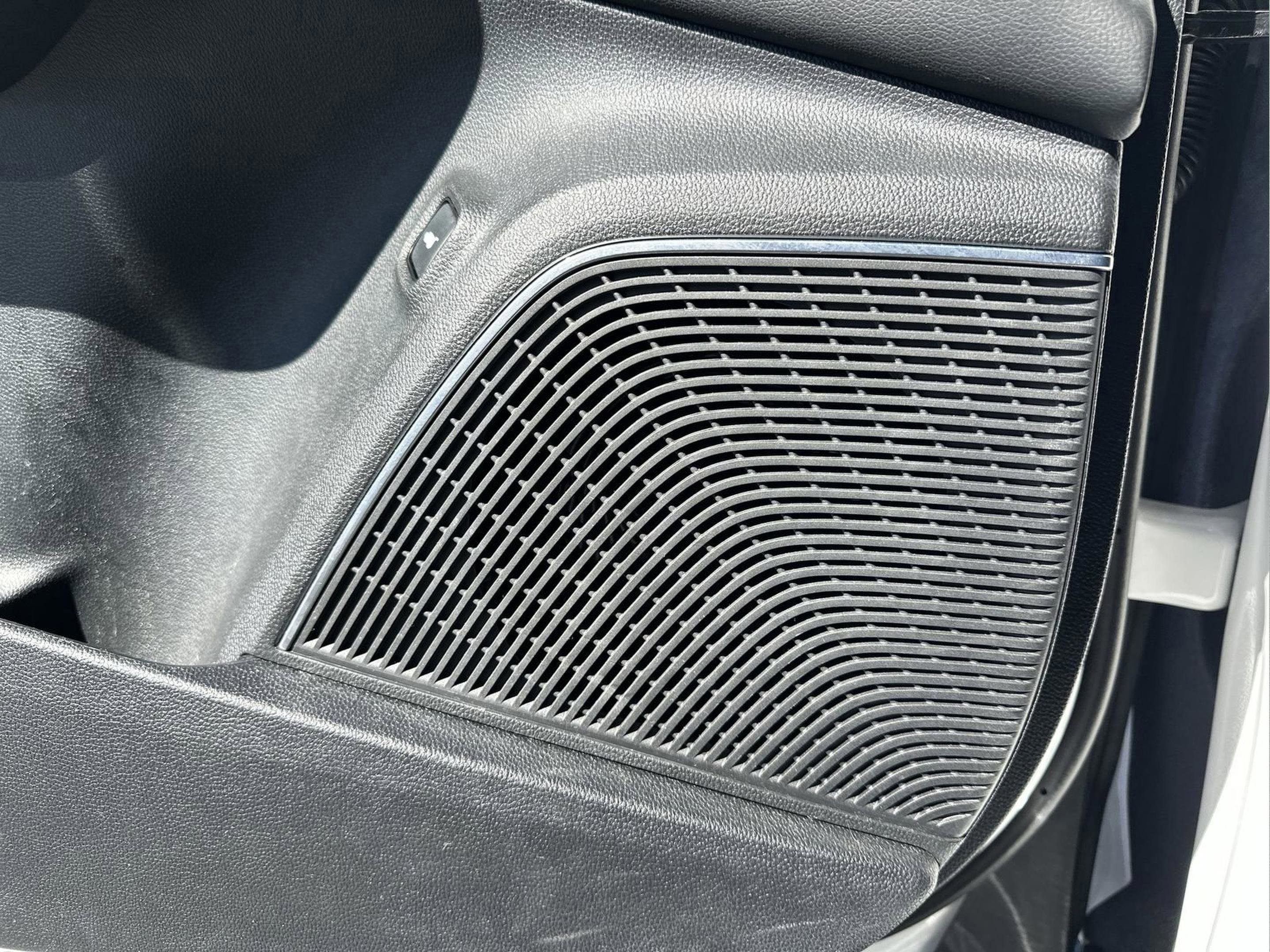 Used 2023 Acura MDX FWD image 16