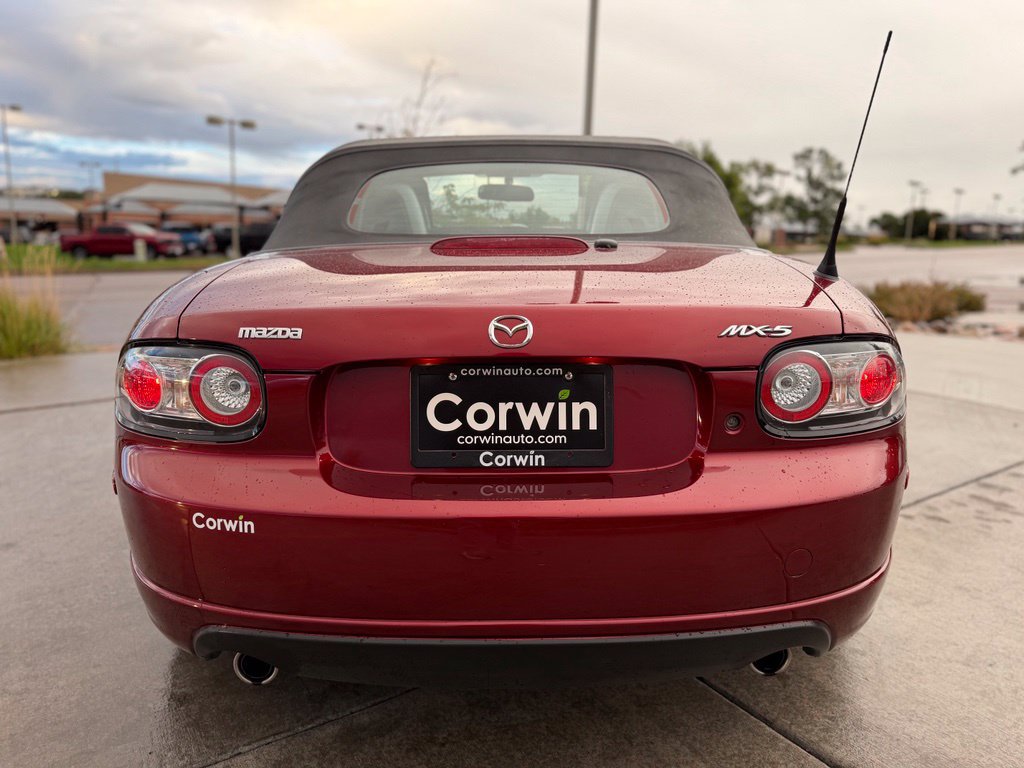 Used 2006 MAZDA MX-5 Miata Touring w/ Appearance Pkg RWD image 7