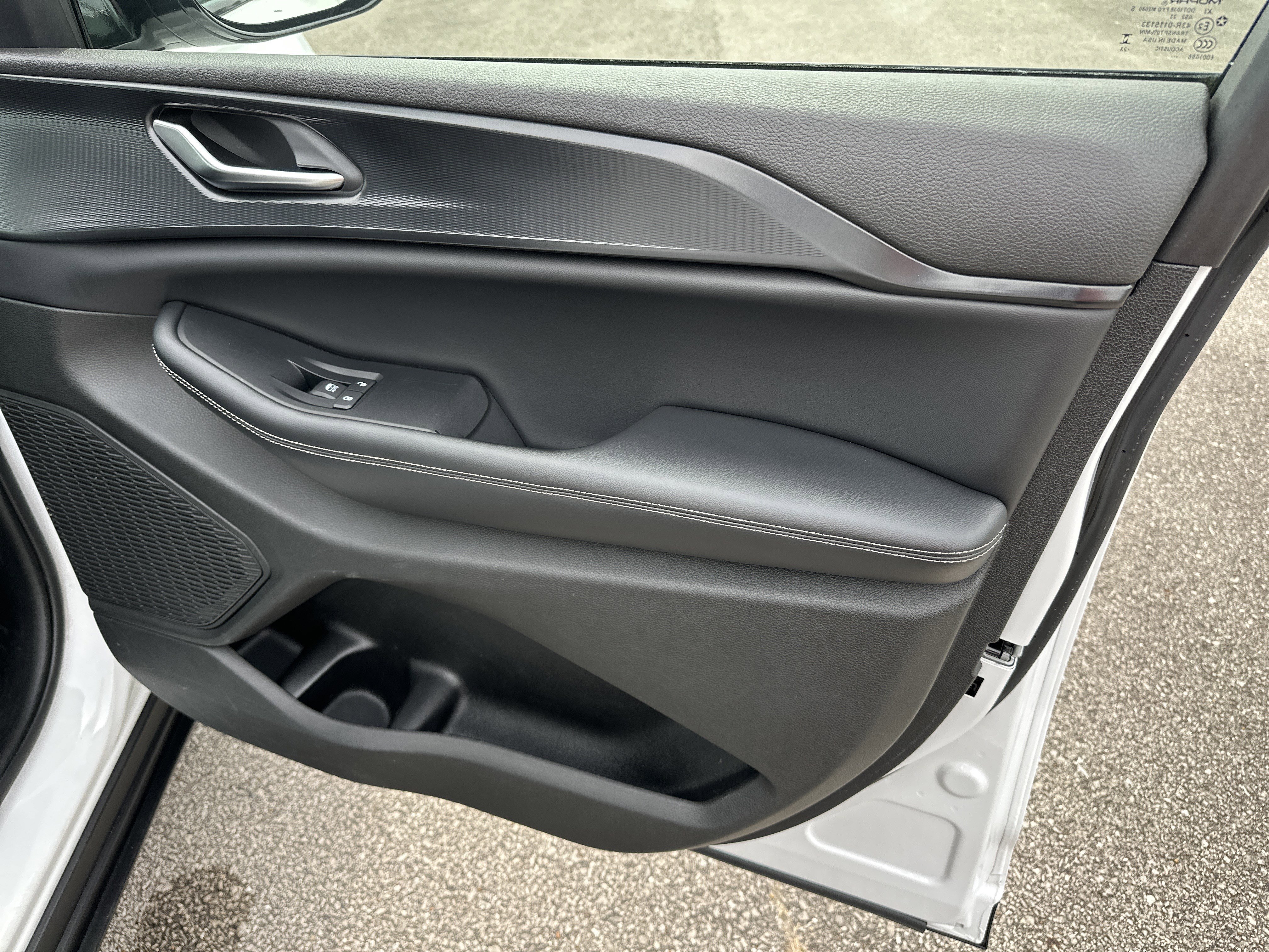 Used 2023 Jeep Grand Cherokee Altitude image 15