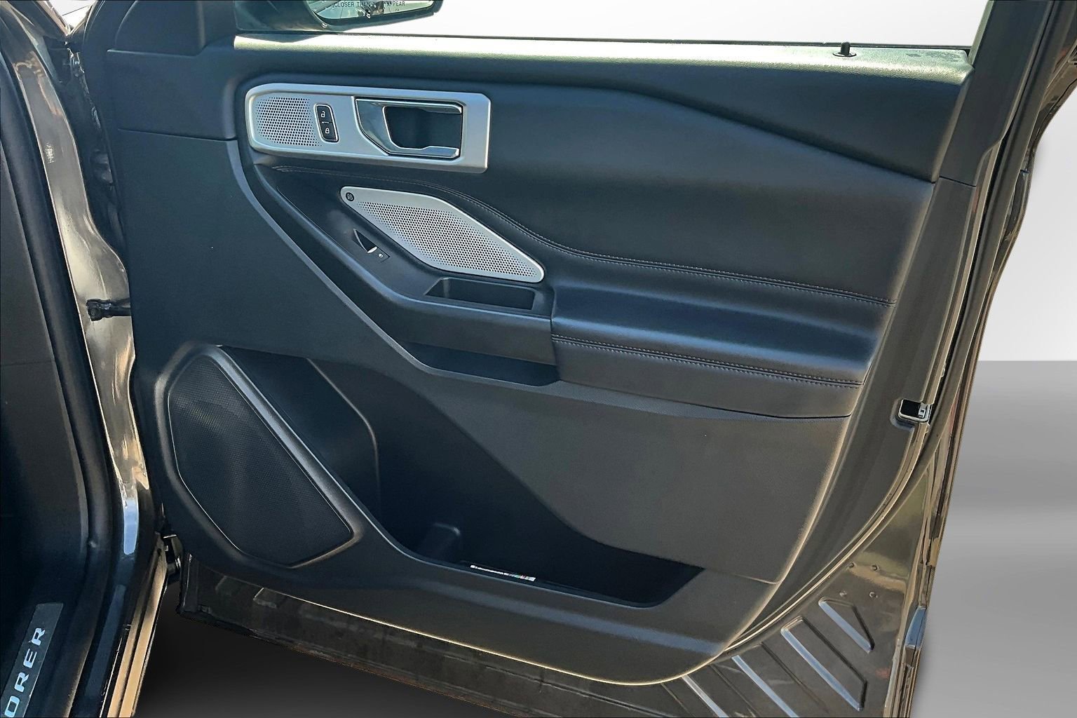 Used 2020 Ford Explorer Platinum w/ Premium Technology Package image 27