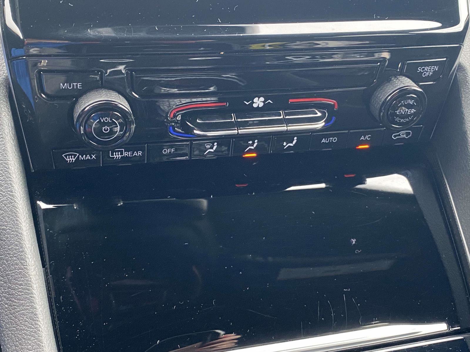 Certified 2024 Jeep Grand Cherokee Laredo X image 9