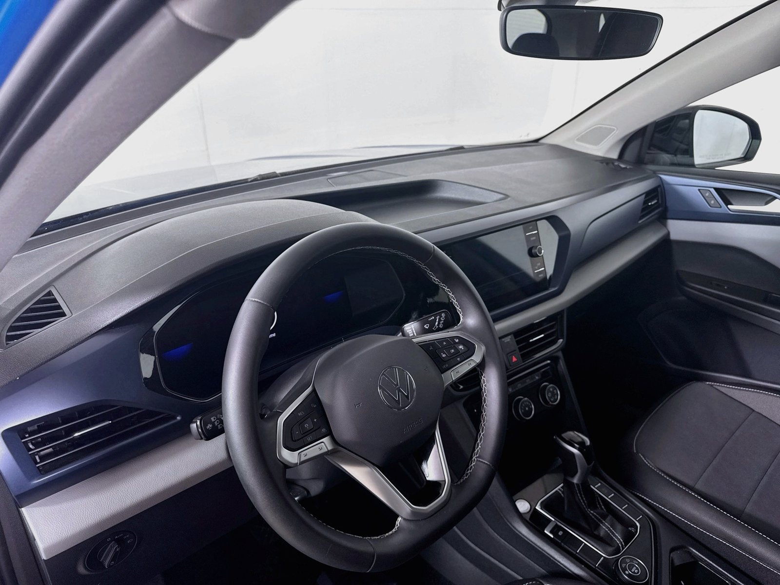 Certified 2023 Volkswagen Taos SE w/ Panoramic Sunroof Package AWD/4WD image 4