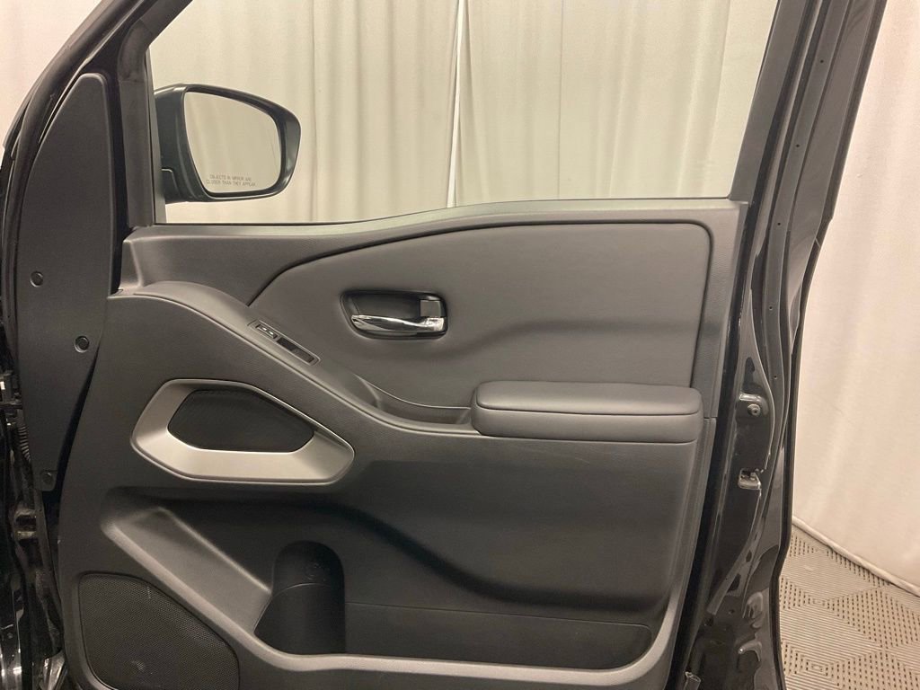 Used 2024 Nissan Frontier SV image 29