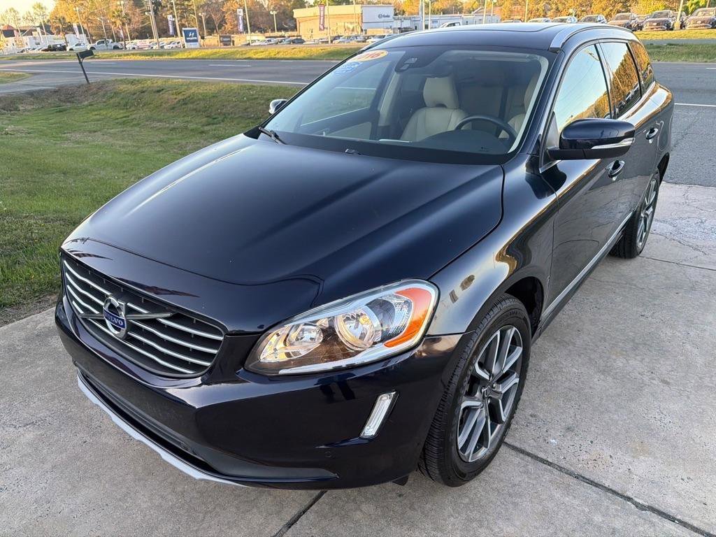 Used 2016 Volvo XC60 T5 Premier w/ Proximity Package image 4