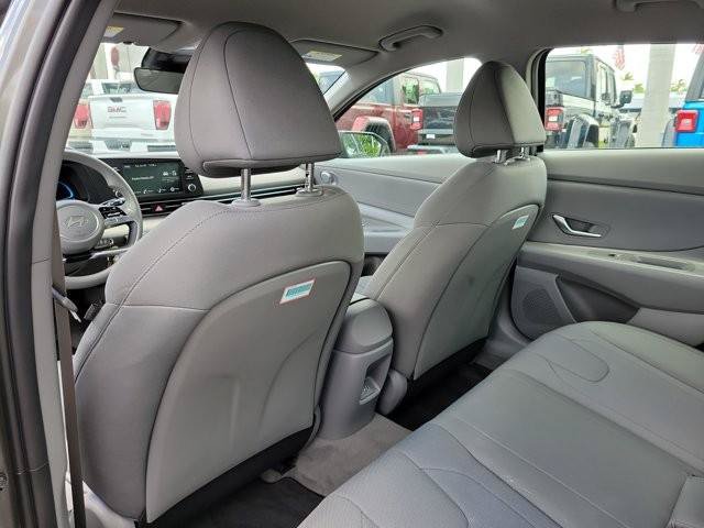 Certified 2026 Hyundai Elantra SE FWD image 18