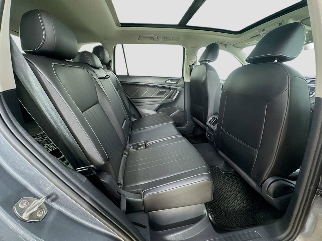 Used 2022 Volkswagen Tiguan SE w/ Panoramic Sunroof Package AWD/4WD image 33