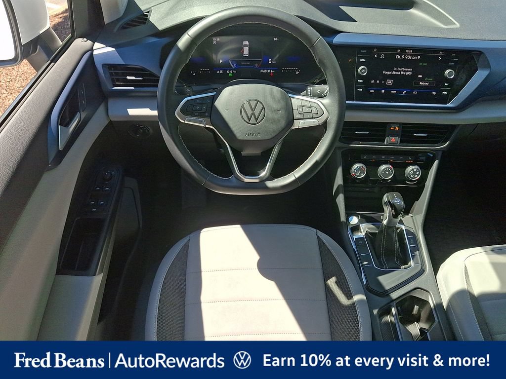 Certified 2023 Volkswagen Taos SE w/ Black Wheel Package FWD image 15