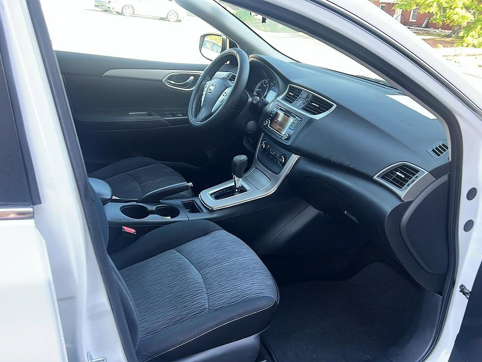 Used 2015 Nissan Sentra SV FWD image 30