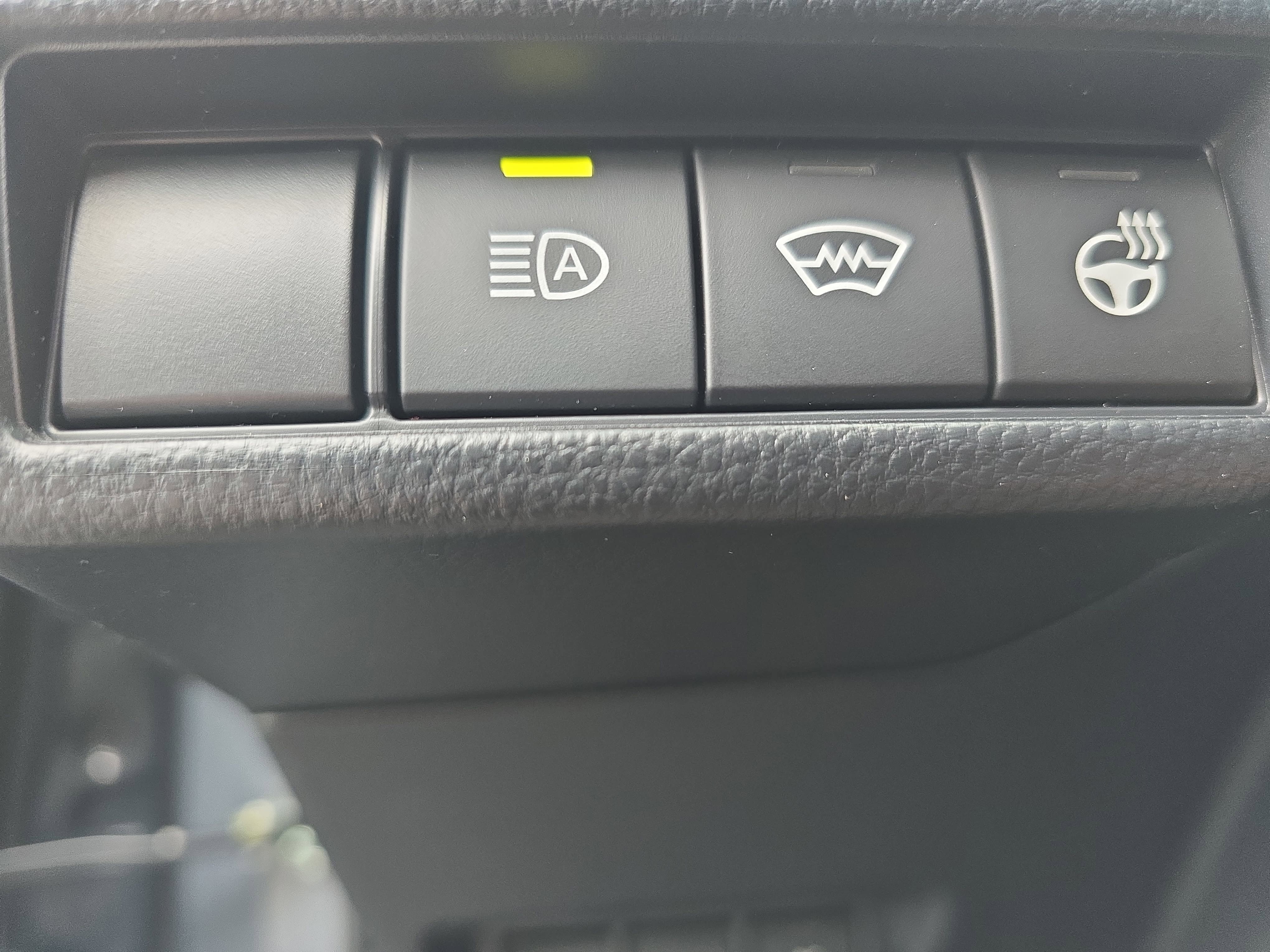 New 2025 Toyota Prius Plug-In Hybrid FWD image 22