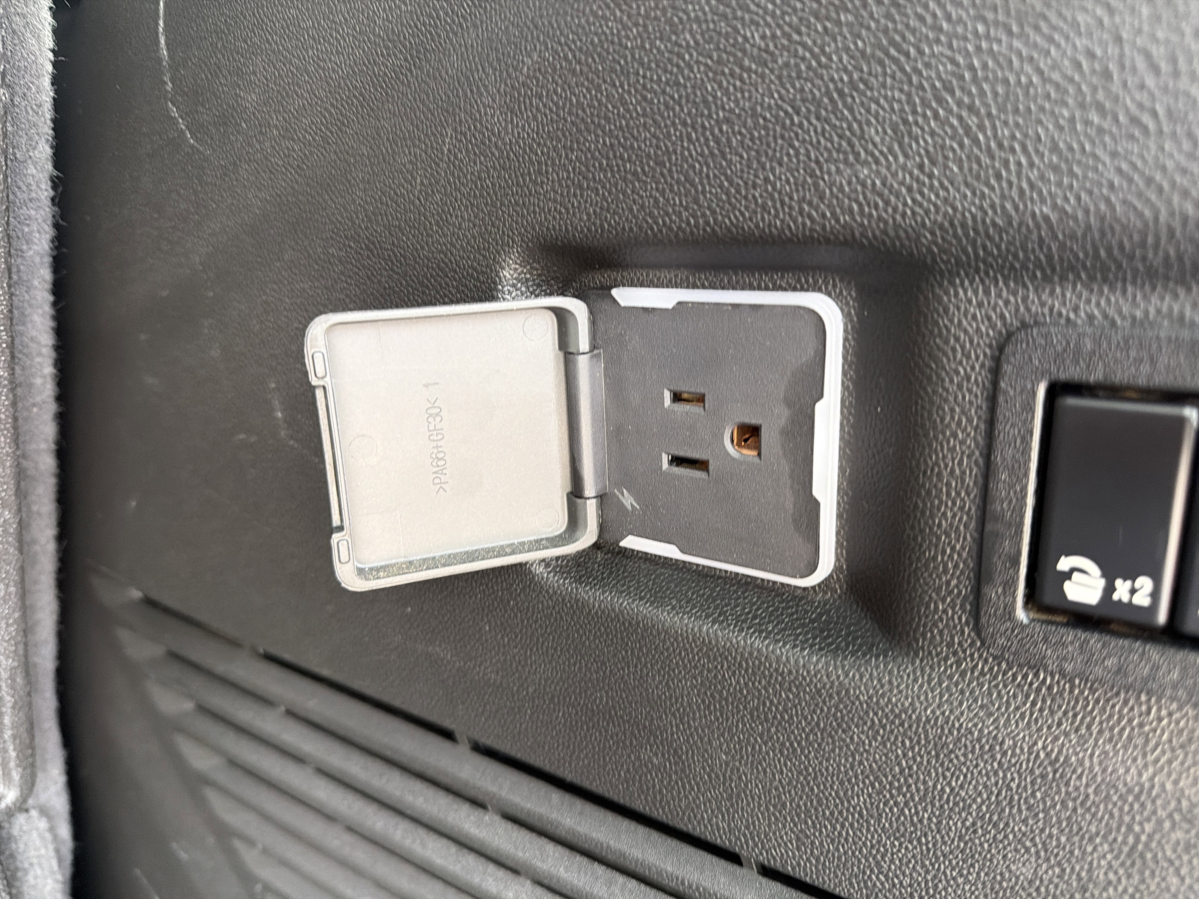 Used 2022 Chevrolet Tahoe RST w/ Luxury Package image 24