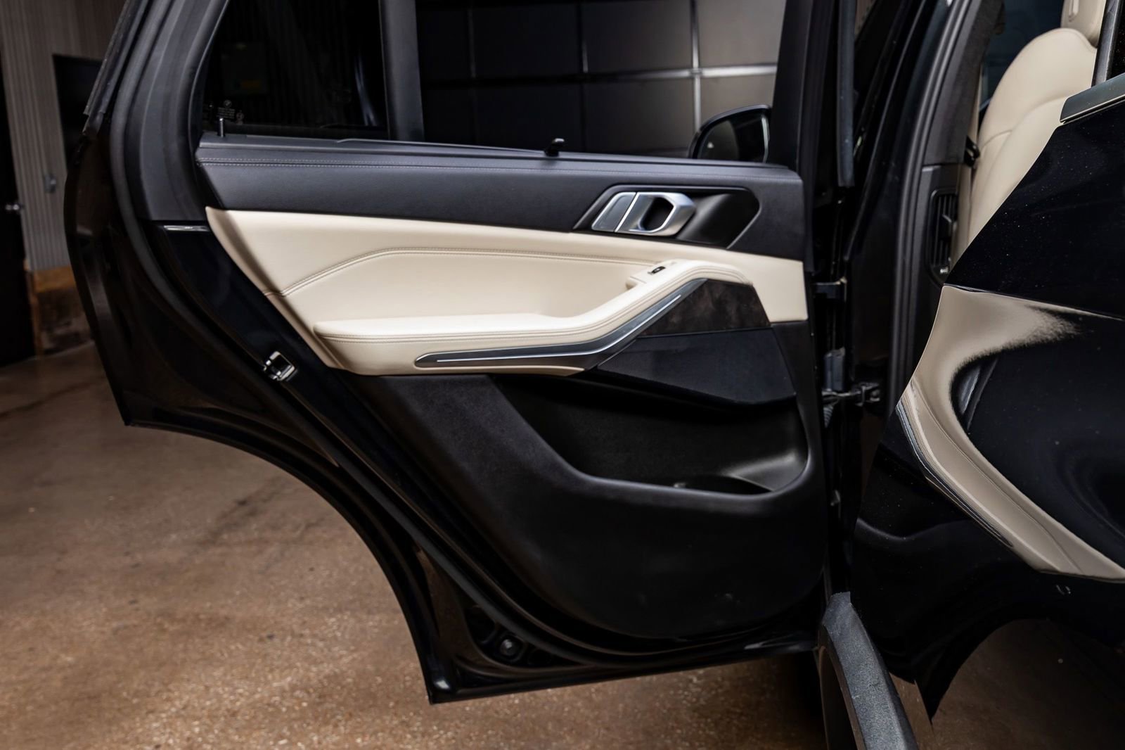 Used 2022 BMW X5 xDrive40i w/ Executive Package image 32