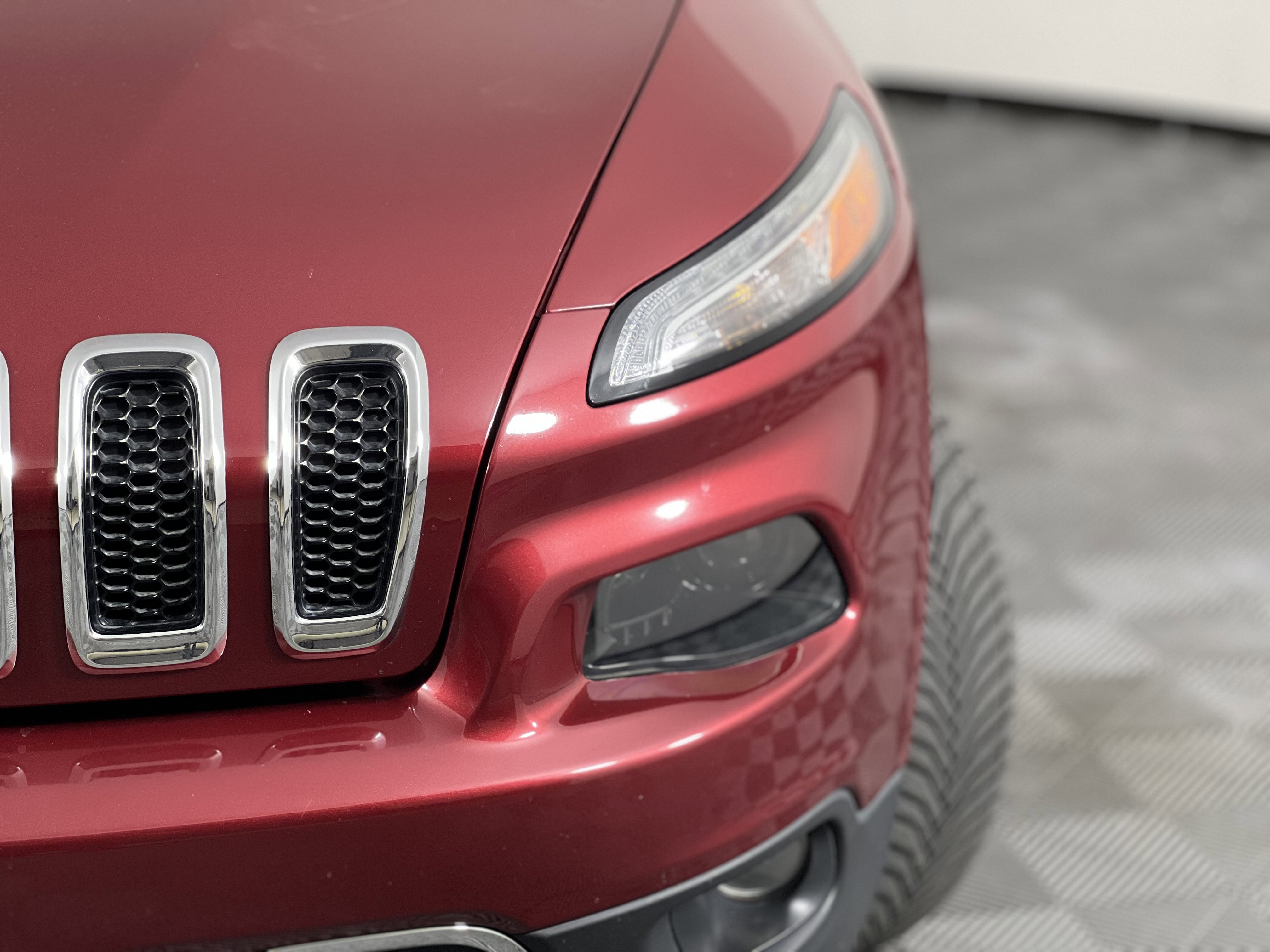 Used 2015 Jeep Cherokee Limited w/ Luxury Group AWD/4WD image 7