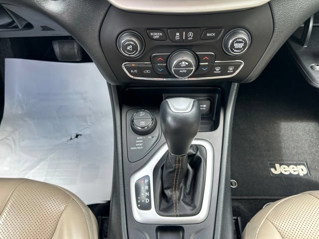 Used 2016 Jeep Cherokee Limited w/ Luxury Group AWD/4WD image 55
