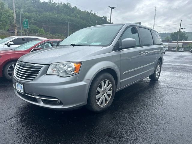 Used 2016 Chrysler Town & Country Touring FWD image 3