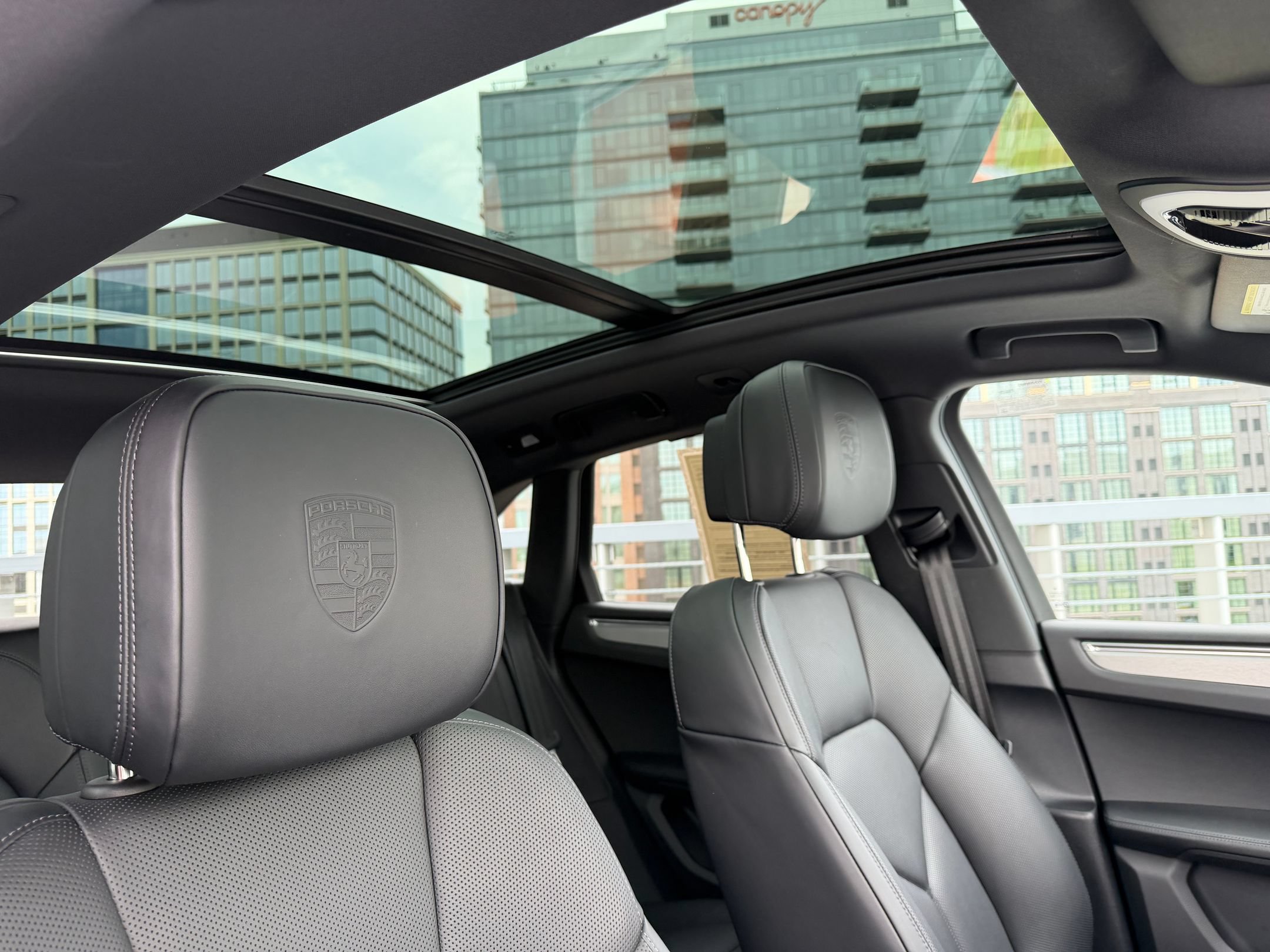 Certified 2026 Porsche Macan AWD/4WD image 13