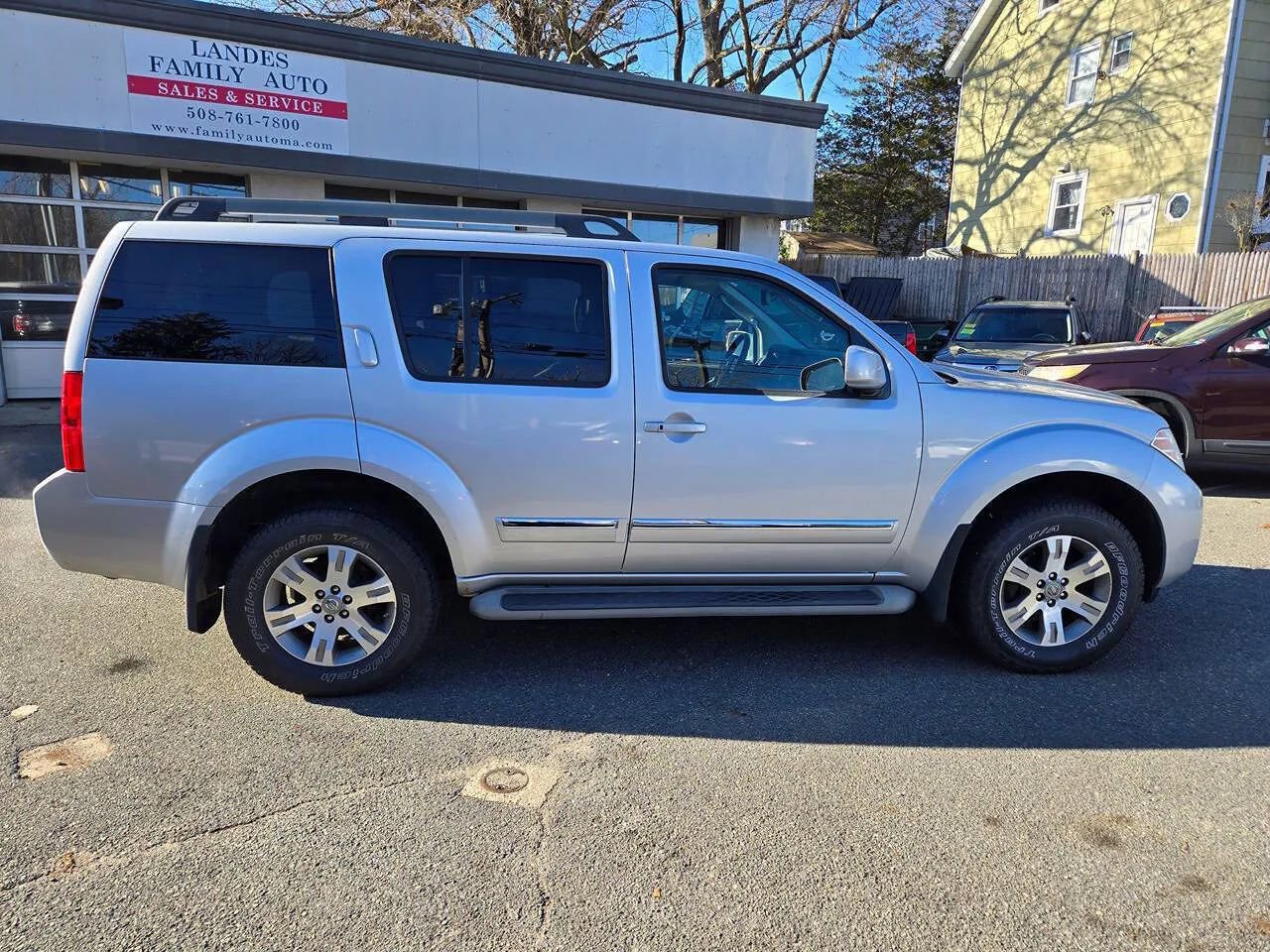 Used 2011 Nissan Pathfinder Silver image 3