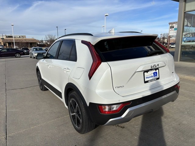 Used 2025 Kia Niro EX image 7