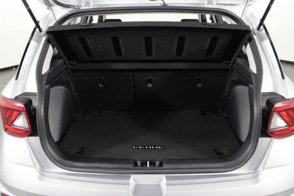 Certified 2025 Hyundai Venue SE FWD image 18