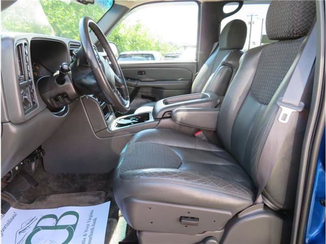 Used 2003 Chevrolet Avalanche 4x4 w/ Driver Convenience Package image 5