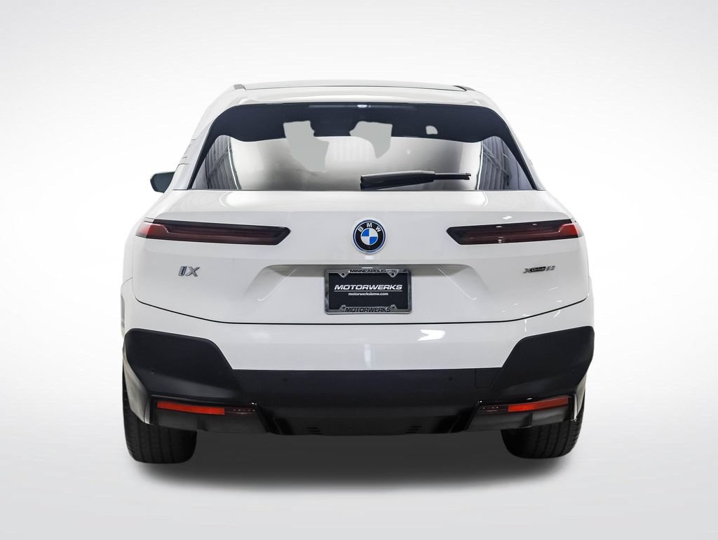 Used 2024 BMW iX xDrive50 w/ Convenience Package AWD/4WD image 4