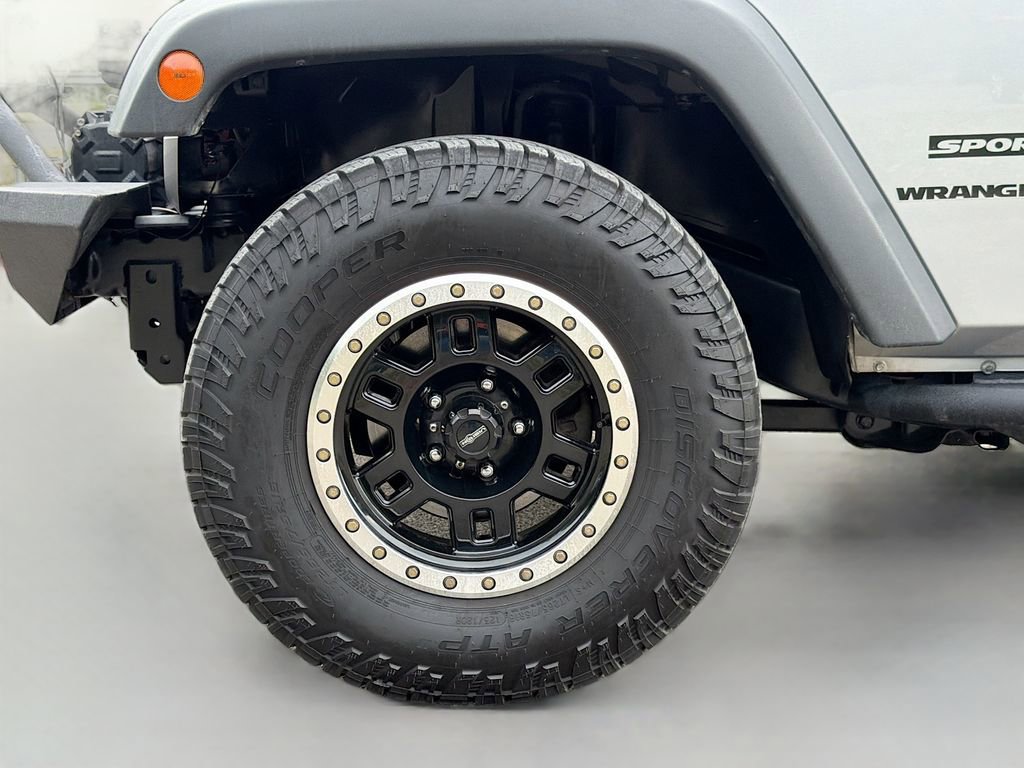 Used 2015 Jeep Wrangler Sport w/ Connectivity Group AWD/4WD image 30