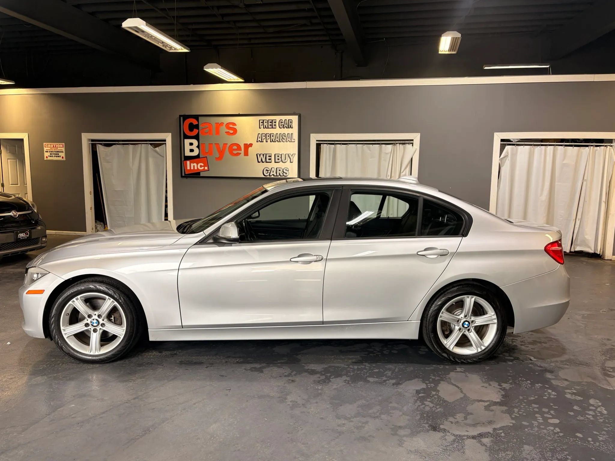Used 2014 BMW 328i xDrive Sedan AWD/4WD image 3
