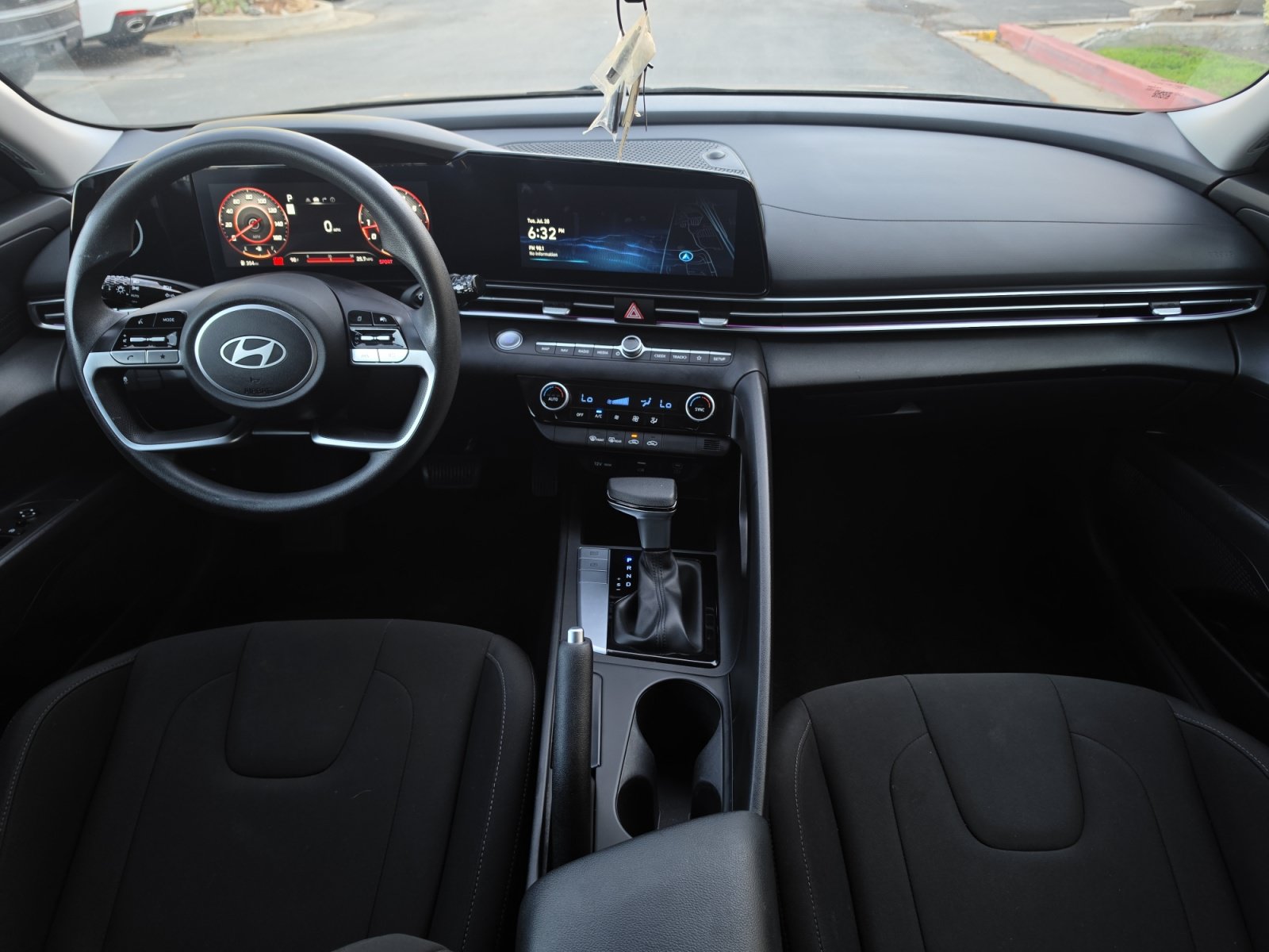 Used 2024 Hyundai Elantra SEL FWD image 22