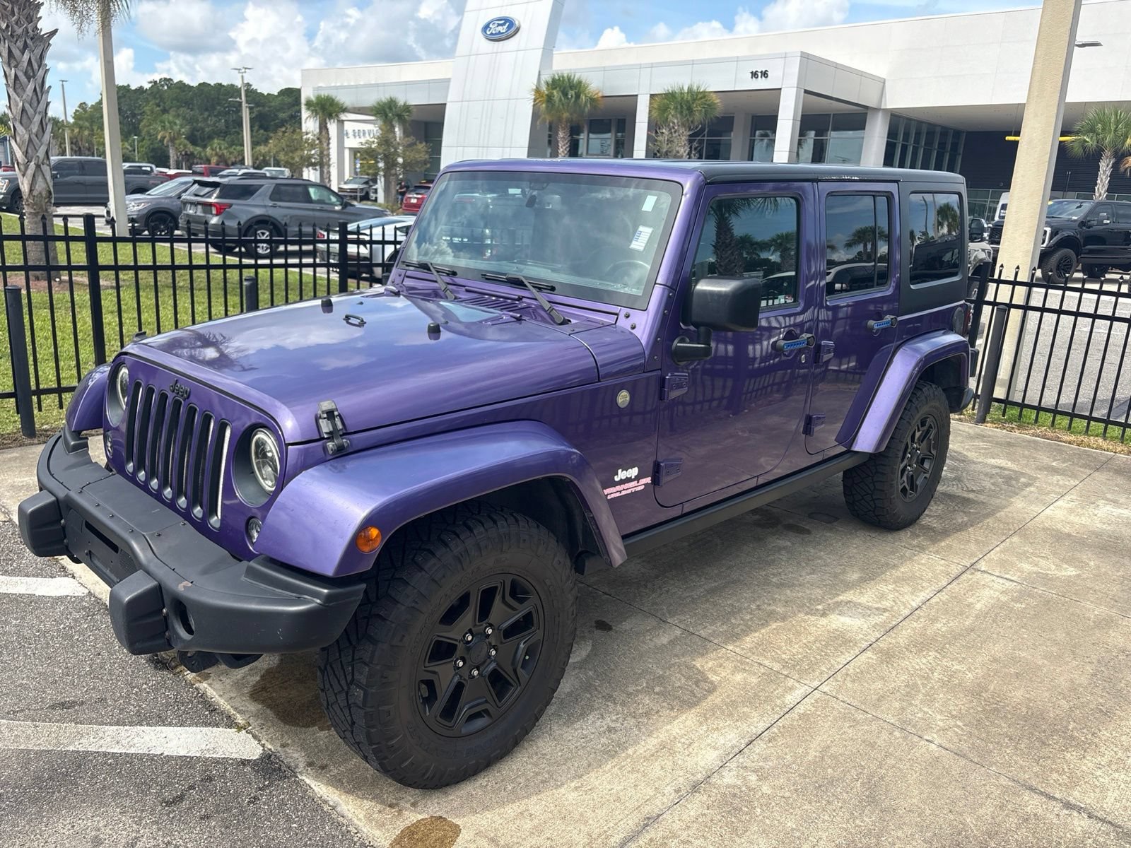Used 2016 Jeep Wrangler Unlimited Sahara AWD/4WD image 2
