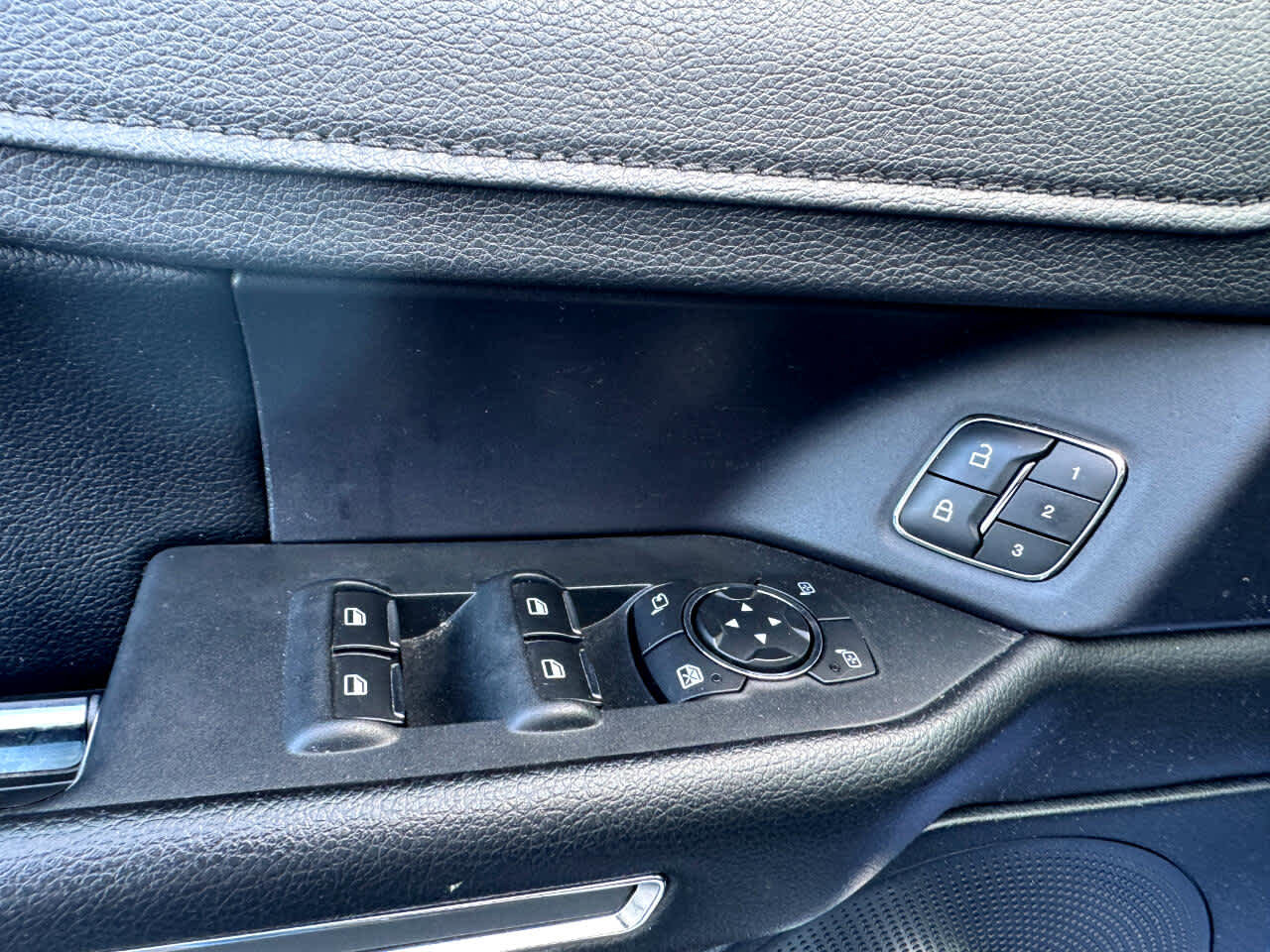 Used 2019 Ford Expedition Max XLT w/ Equipment Group 202A AWD/4WD image 28