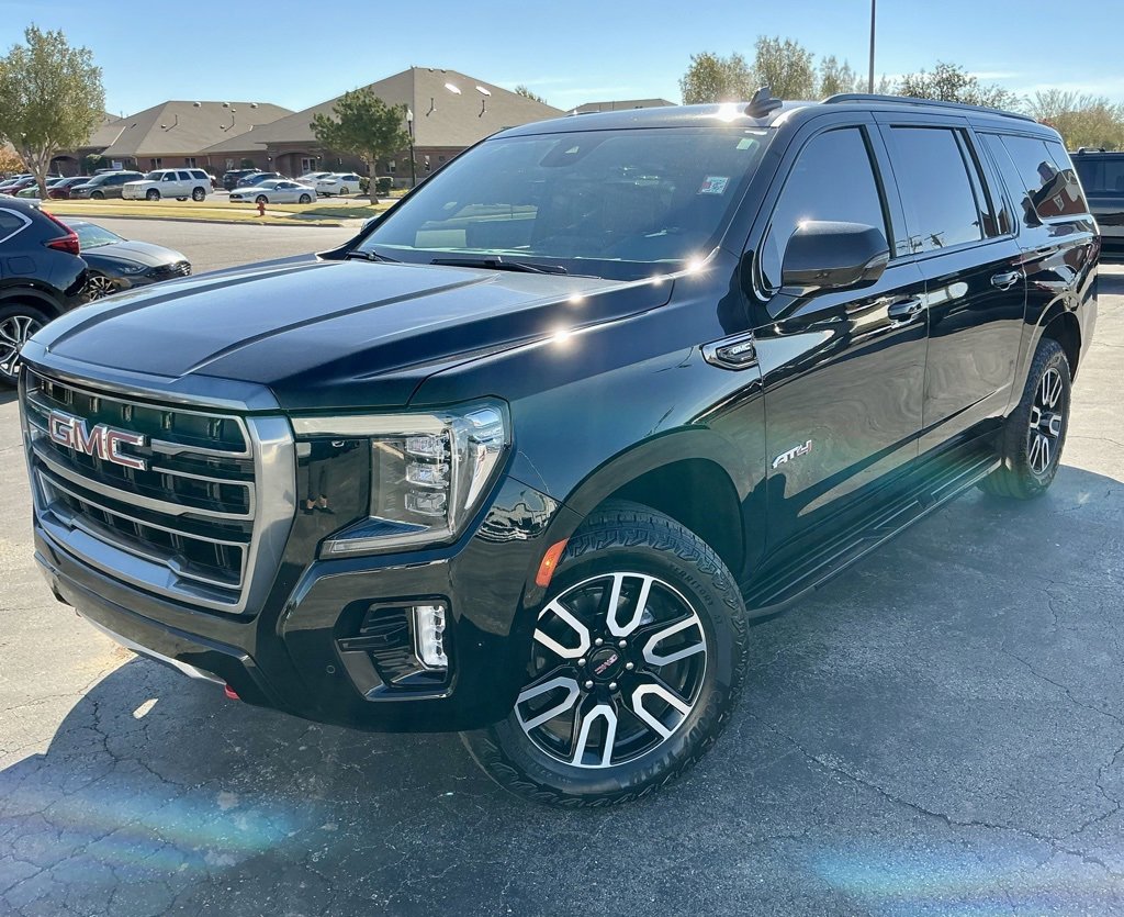 Used 2023 GMC Yukon XL AT4 image 3