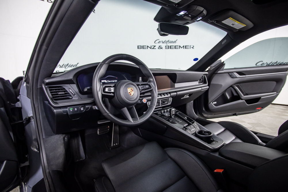 Used 2025 Porsche 911 Carrera RWD image 17