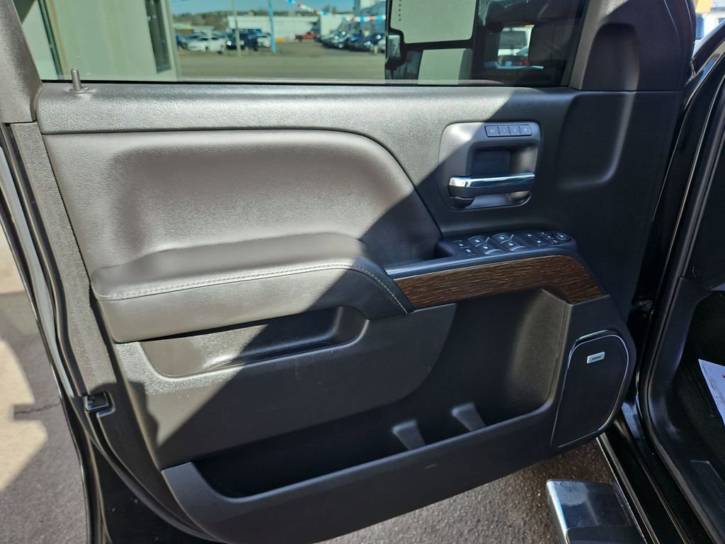 Used 2017 GMC Sierra 2500 Denali w/ Duramax Plus Package image 21