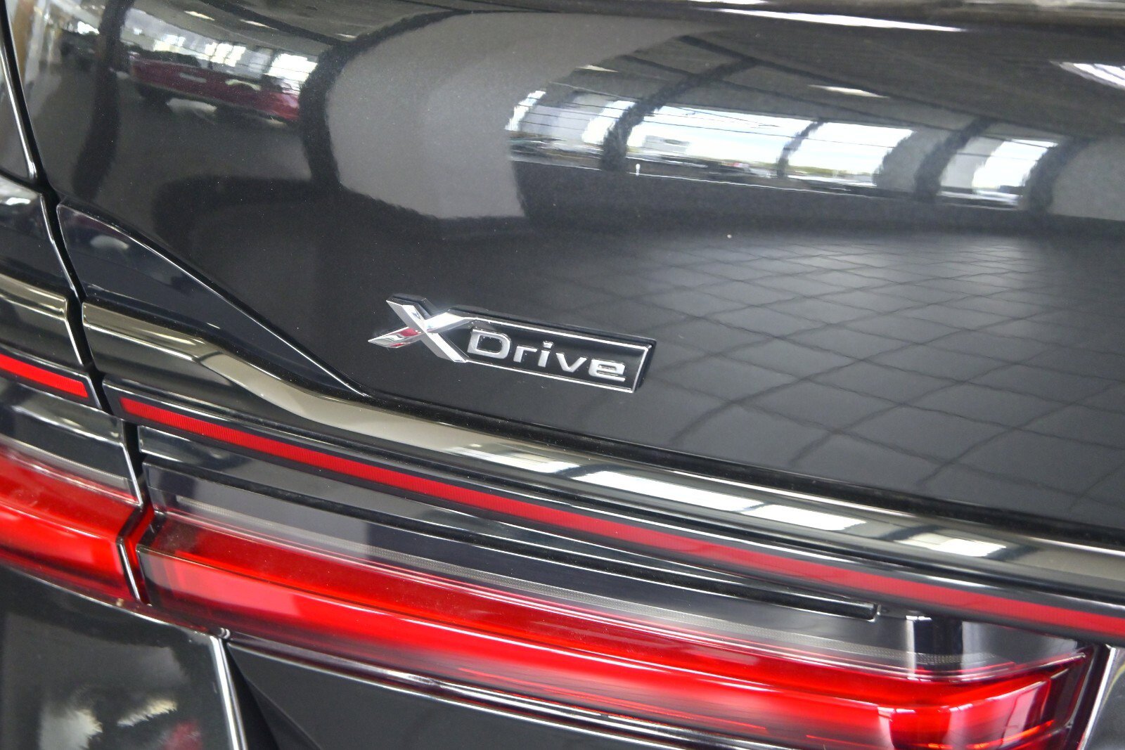 Used 2022 BMW 750i xDrive w/ Executive Package image 4