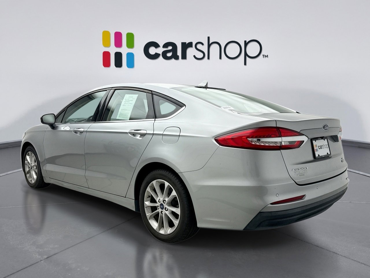 Used 2020 Ford Fusion SE image 3