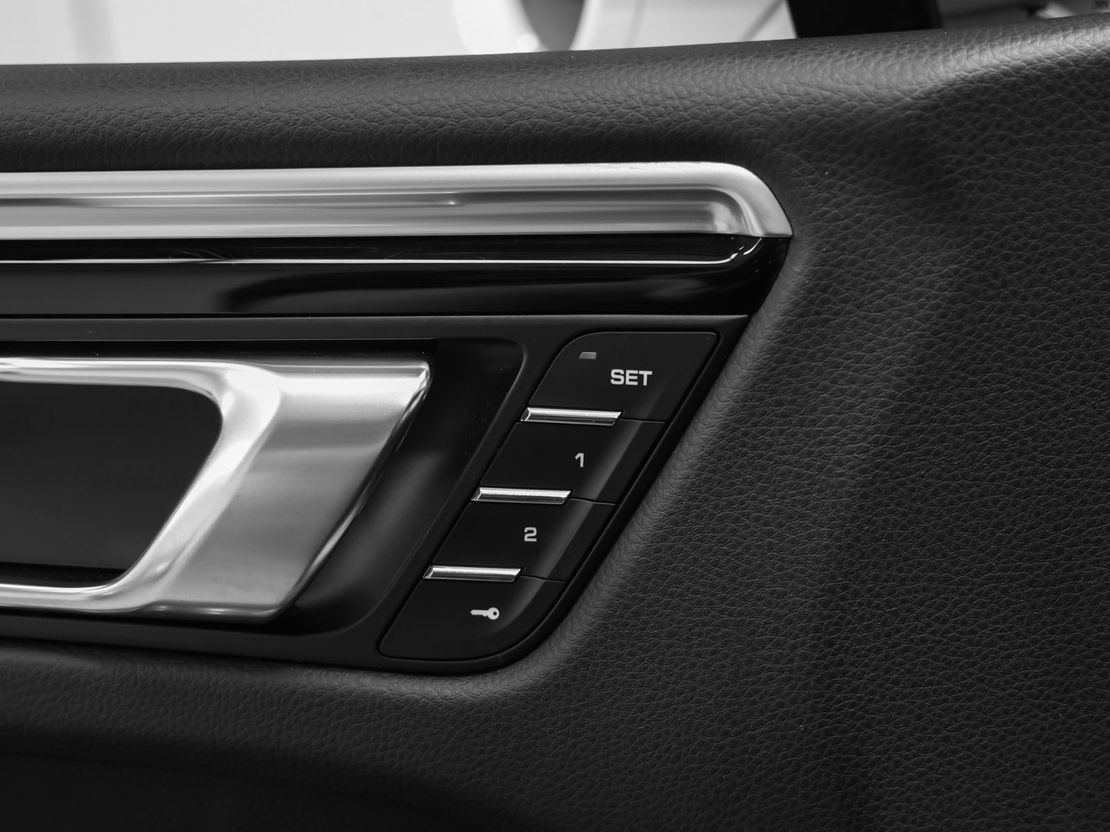 Certified 2022 Porsche Macan S image 32