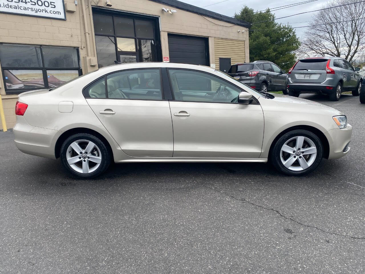 Used 2012 Volkswagen Jetta TDI image 2
