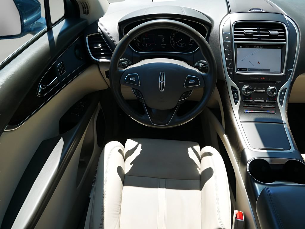 Used 2018 Lincoln MKX Reserve w/ Driver Assistance Package FWD image 13
