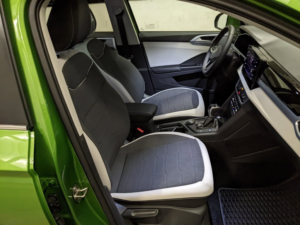 New 2025 Volkswagen Taos SE image 22