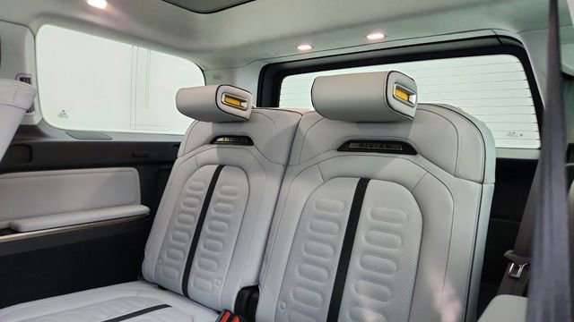 Used 2024 Rivian R1S Adventure image 31